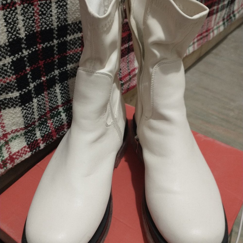 RAID white boots